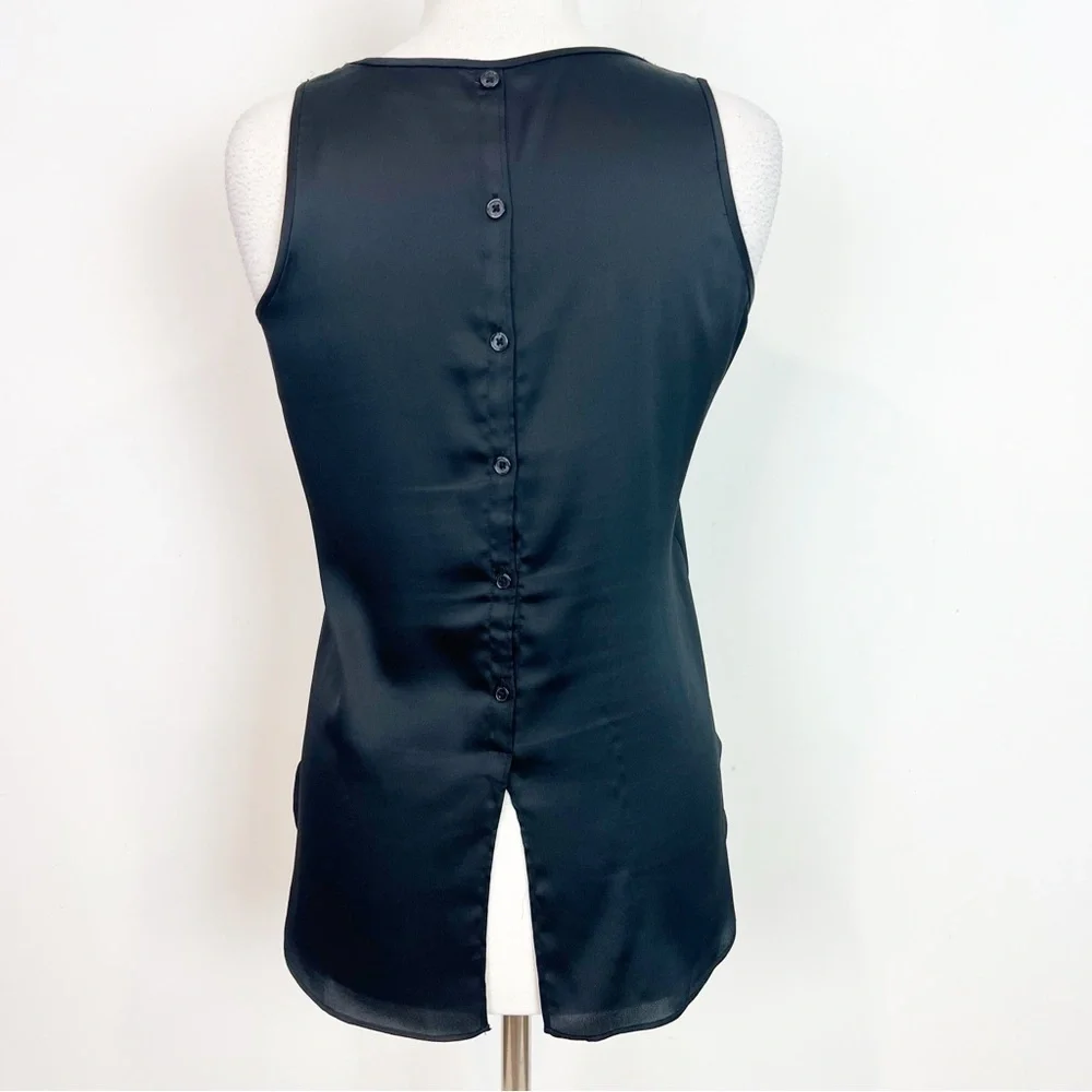 LOFT BLACK SILKY SLEEVELESS SCOOP NECK EXPOSED BUTTON BACK BLOUSE SMALL PETITE